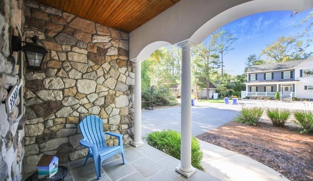 6BR Home with Pool, Sand Volleyball, Hot Tub, and Movie Theater!