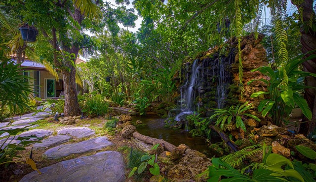 6BR Luxury Tropical Pool Villa PH125