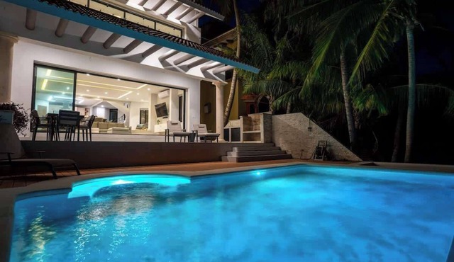 6BR Modern Oceanfront Villa with Infinity Pool