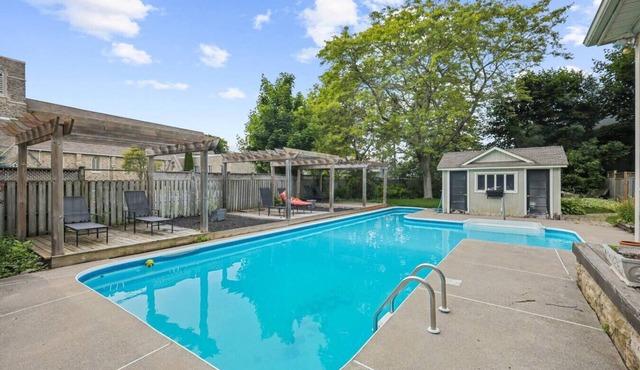 6BR | Pool, BBQ & Firepit | Mins to Beach, Downtown