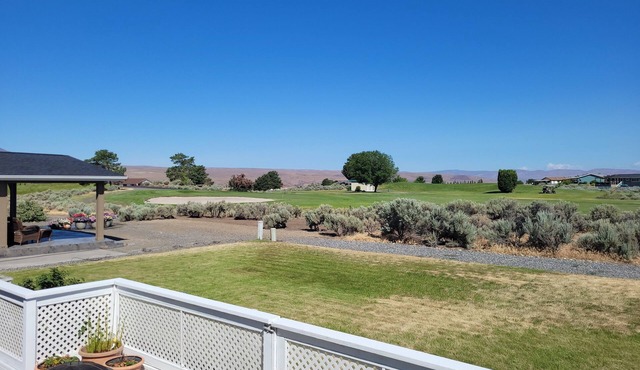 6th Hole Loop in Desert Aire
