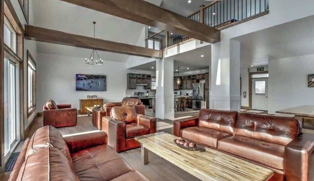 7 bdrm Luxury, 7.5 baths, Private Beach Access