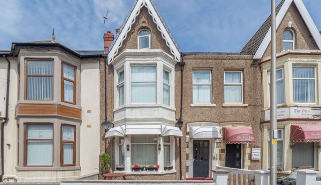 7 bedroom accommodation in Blackpool