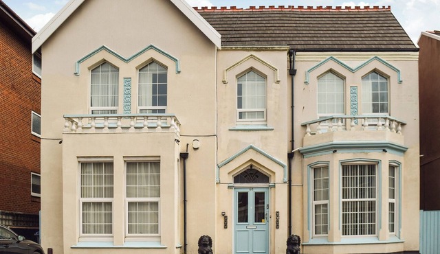 7 bedroom accommodation in Blackpool