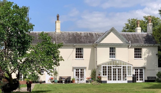 7 bedroom accommodation in Brundall, near Norwich