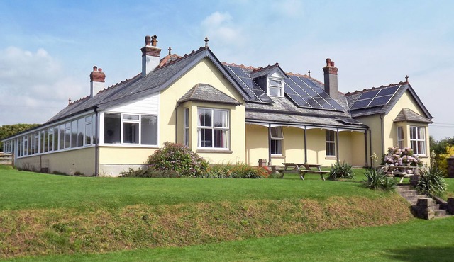 7 bedroom accommodation in Launcells, near Bude