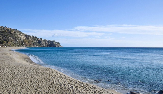 7 bedroom accommodation in Lazzaro