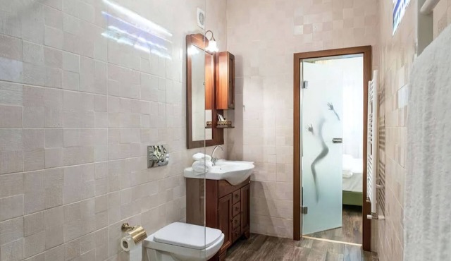 7-bedroom bed & breakfast in brilliant București with WiFi, AC