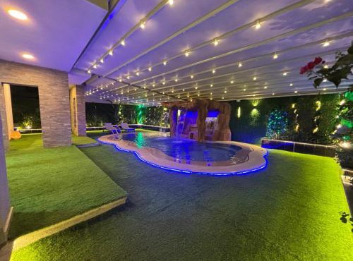 7 BR Private Entire Smart House with Heated Pool, Waterfall, Garden