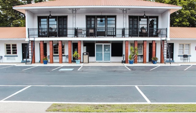 7 Gables Motel Burnside Near Somerset US 27