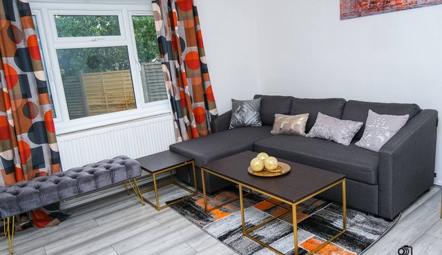 7 Guests - 3 Bedrooms - Parking - Pet Friendly