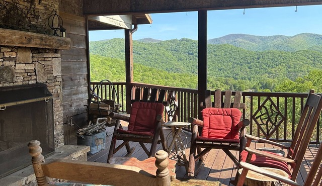 7 Min To Lake! DON'T MISS THIS INCREDIBLE HOME THIS FALL!