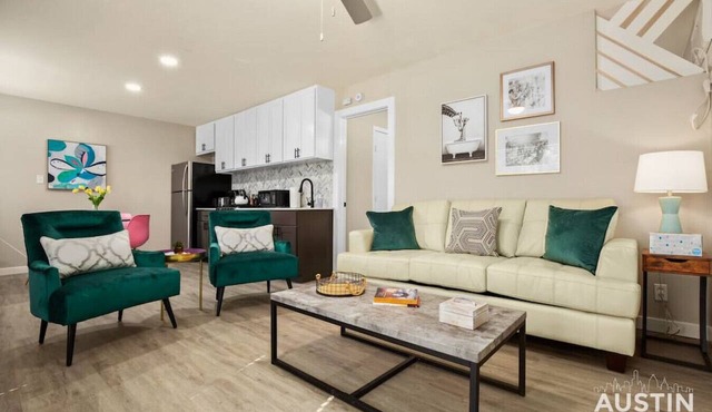 7-Minute Walk to Deep Eddy Pool! Parking + Grill
