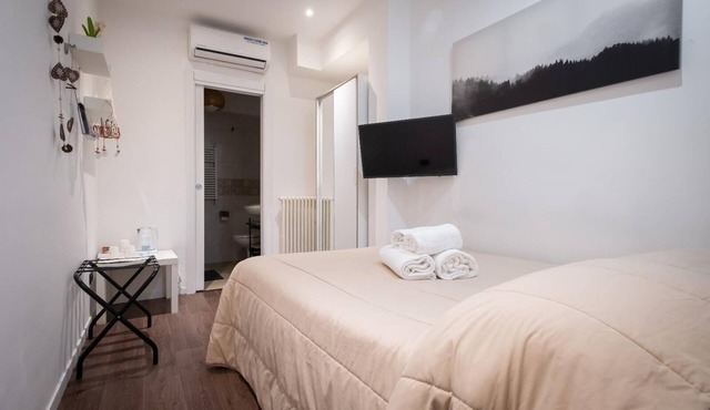 7 SMALL DOUBLE ROOM