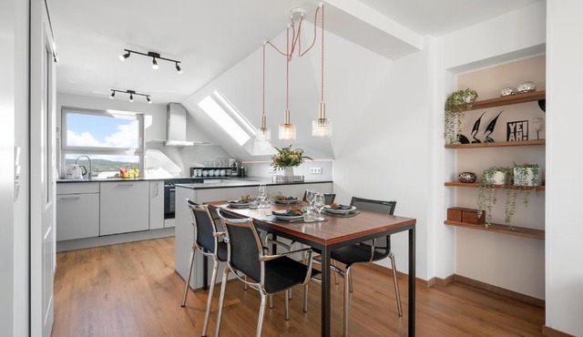 70 qm Design-Wohnung - 1,5 Bäder, Klimaanlage und Ausblick