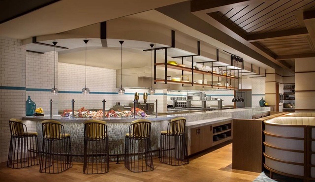 762- Breathtaking Ritz Carlton Apartment Luxury Ritz Carlton 5* Beach Front