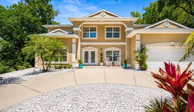 7BD 6BA, Pool&Spa, Walk to Beach, PutPut, Dream Backyard, 10 min. to Downtown!