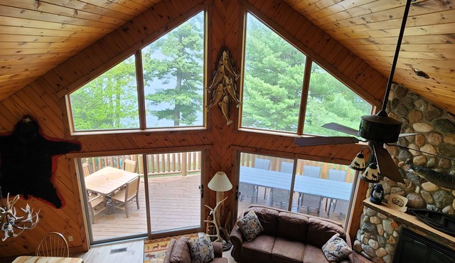 7BR,3BA Lakefront cabin with great views. Some August 2026 dates still available
