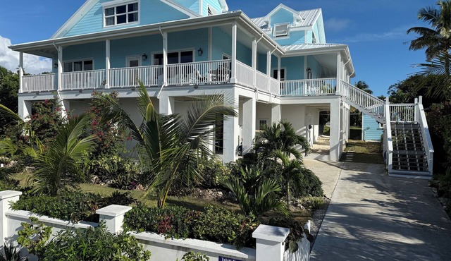 7BR7BA, Pool, 2 Boat slips, steps to Tahiti Beach, Sleeps 18, +cabana adds 2