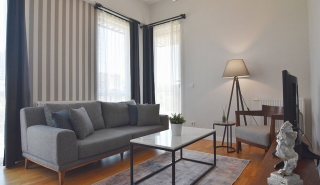 7th floor central 1-Bdr Apt Wi-Fi/Pool/Gym
