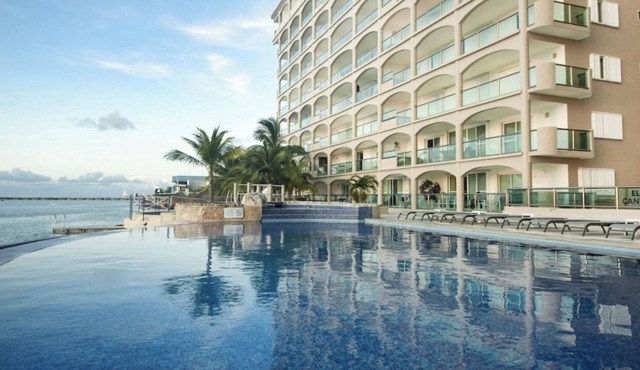 7th-Floor Oceanfront Gem: 3BR/3BA, Dive Pier & Walk to Town!