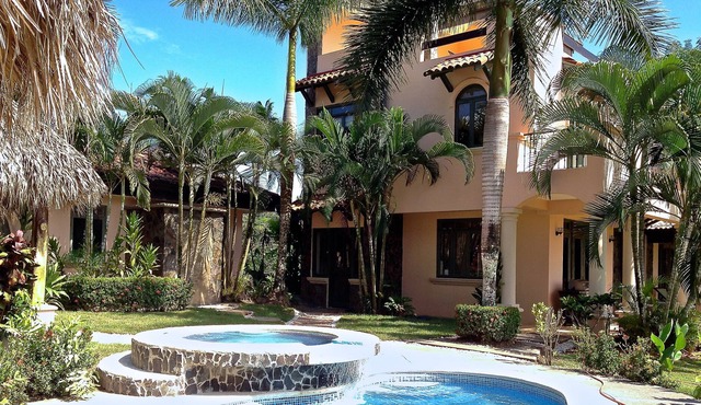 8 BDRM ESTATE (1&2), 2 POOLS OCEAN VIEWS CONCIERGE BBQ~PING PONG TOP TERRACES