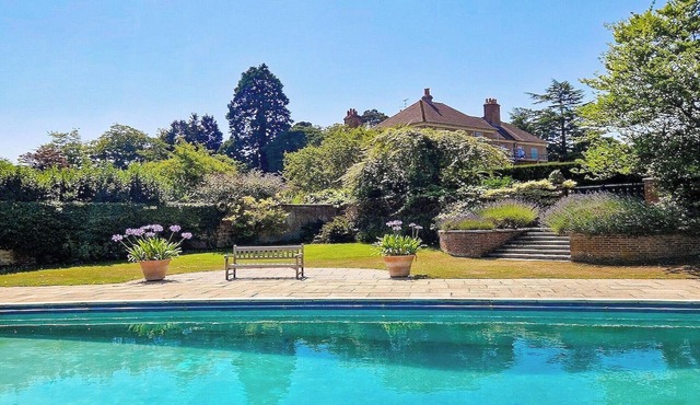 8 bedroom accommodation in Balcombe