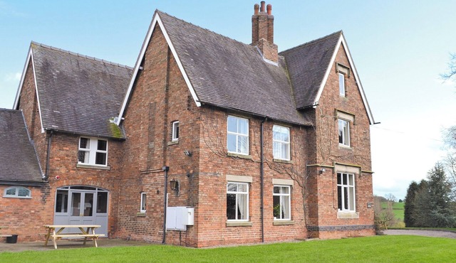 8 bedroom accommodation in Somersal Herbert, Ashbourne