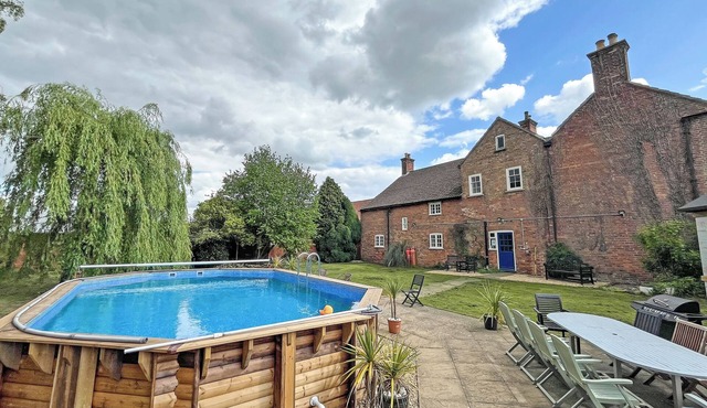 8 bedroom accommodation in Horbling, near Sleaford