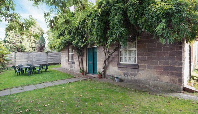 8 bedroom accommodation in Belper