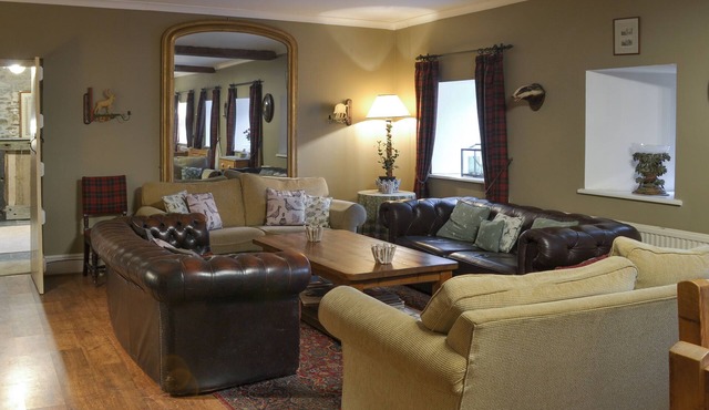 8 bedroom accommodation in Colquite, Washaway