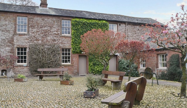 8 bedroom accommodation in Waverton, near Wigton