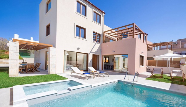 8-bedroom Urban Villa, 2 private pools