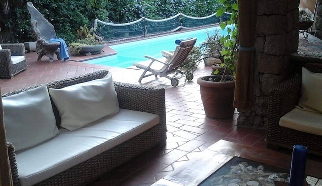 8 beds Beach villa 200m from the beach !!