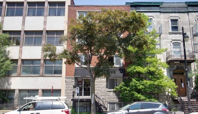 (8 berri ) Studio Downtown ( metro berri uqam)