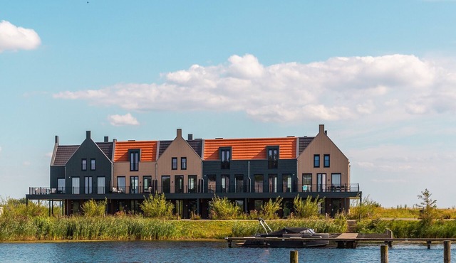 8-people flat with 4 bedrooms and 2 bathrooms