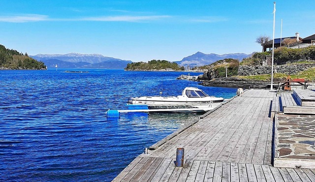 8 person holiday home in Sjernarøy