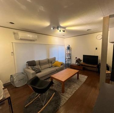 8's house