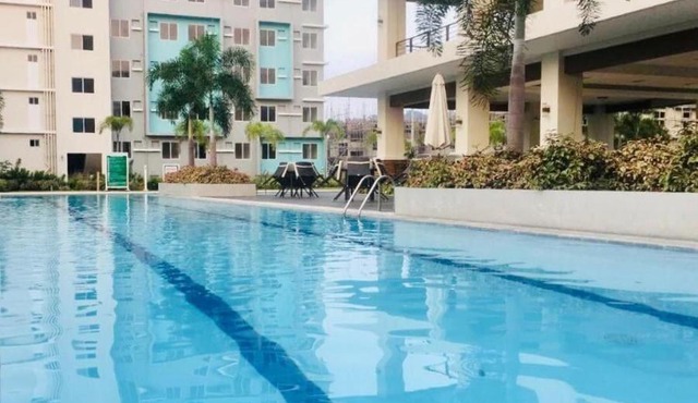 8 spatial 2 bdr condo with pool