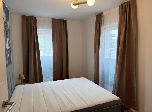 80 m2 Rootfop Apartment with Balcony & Free Parking