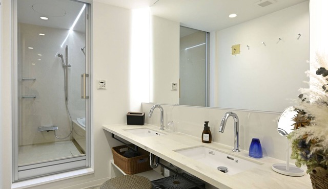 80-square-meter room overlooking the Ritz-Carlton, Kyoto and the Kamo River. Limited to 1 couple per day.