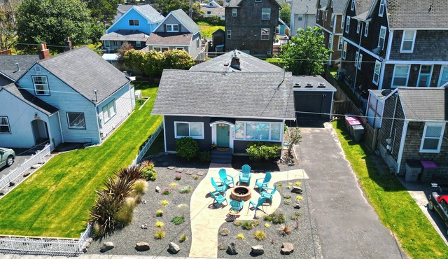 800 ft to BEACH: MOBY DUNES: HOT TUB Seaside Vacation Homes, Inc Managed