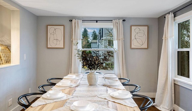 8022 entire · Huge 8b5b House @Edmonds/close to Ferry Terminal