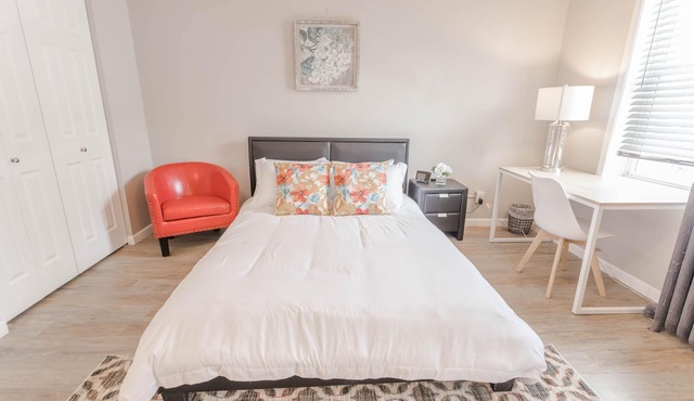 8071-Studio in heart of Rochester - Step to MAYO