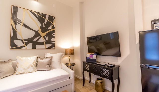 8074-3 Blocks from Mayo-Charming 1bed+1bath Condo w/private Entrance