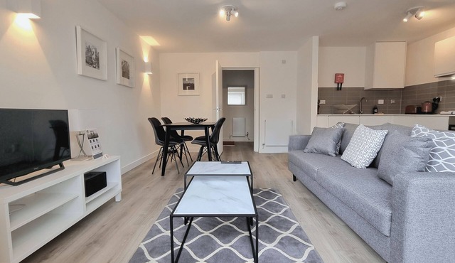 84 Kew Bridge Court - 2 bedroom apartment