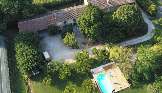 84B7 - Accommodation in a charming 18th century farmhouse