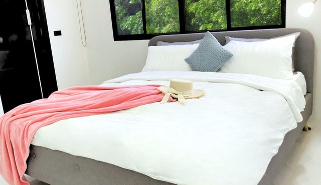 85 Sqm Spacious Private Room with 2 King Beds + Wi-Fi
