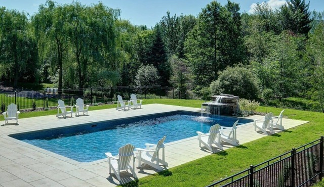 853 condo in Bromont Vieux Village mountain view