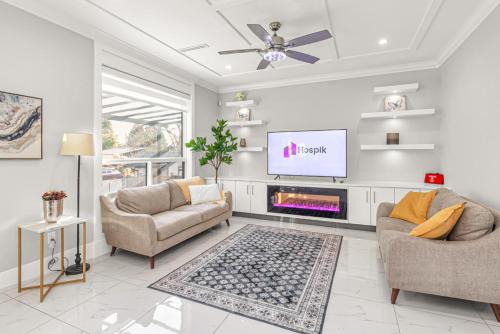 8BR New Spacious Home White Rock HVAC Free Parking